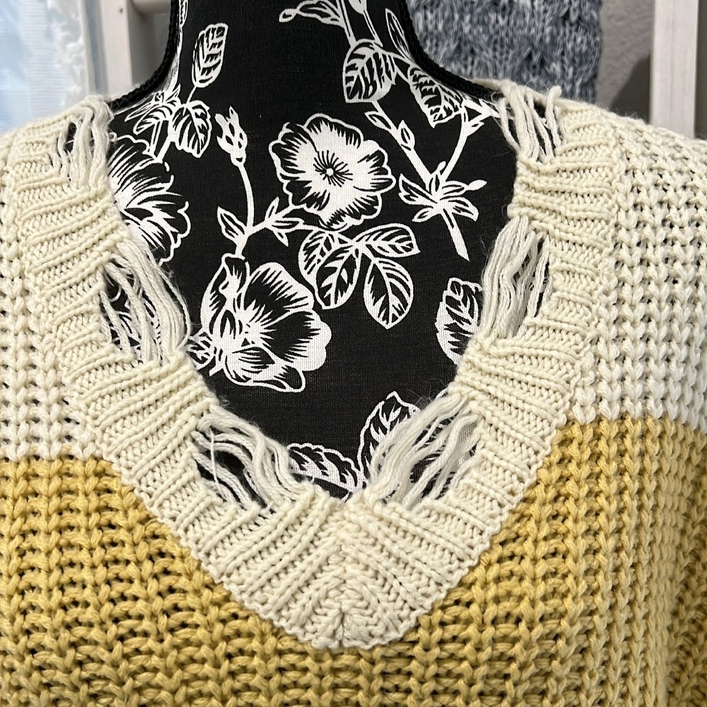 La Miel Distressed Colorblock Sweater – Size M/L - Picture 6 of 11